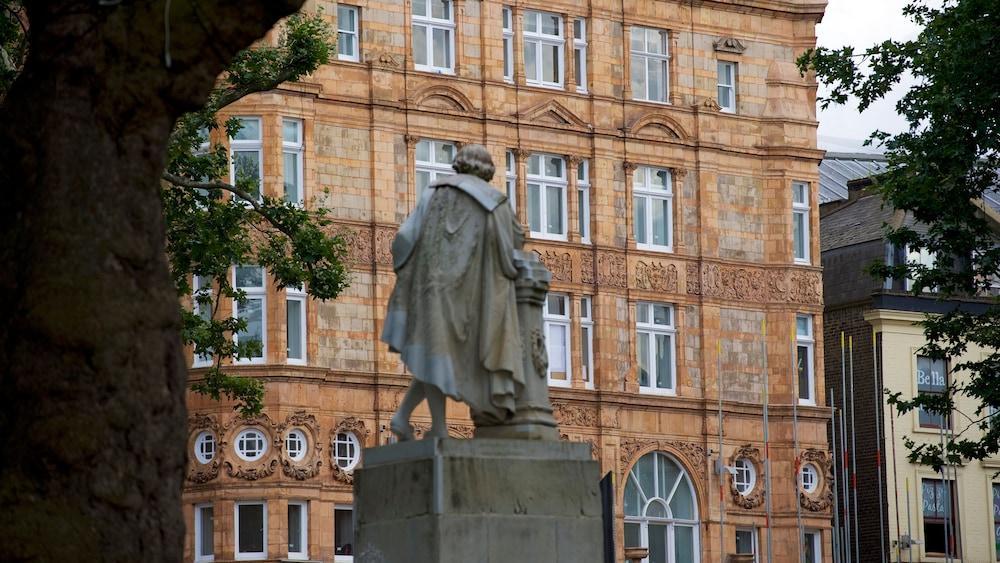 Victory House Leicester Square Лондон Екстериор снимка